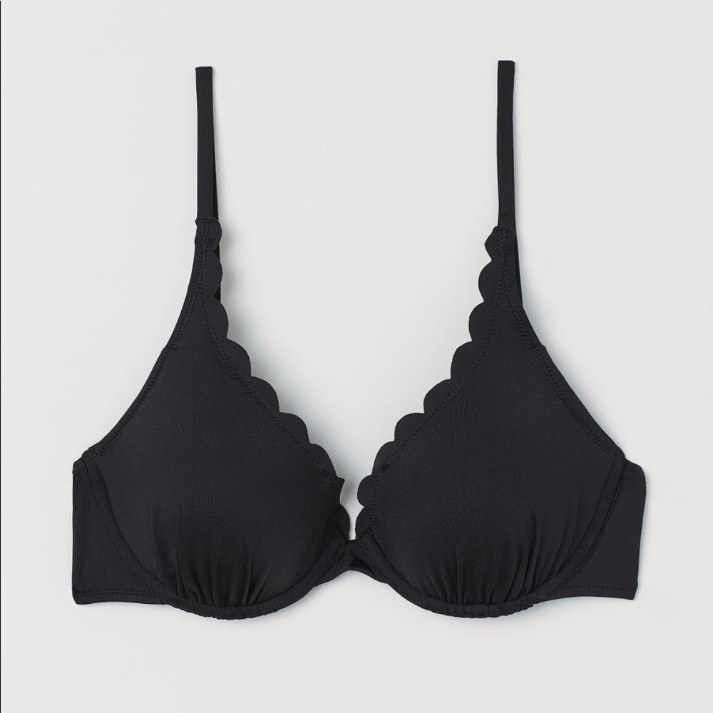 NWOT 34DD Scalloped Bikini Top